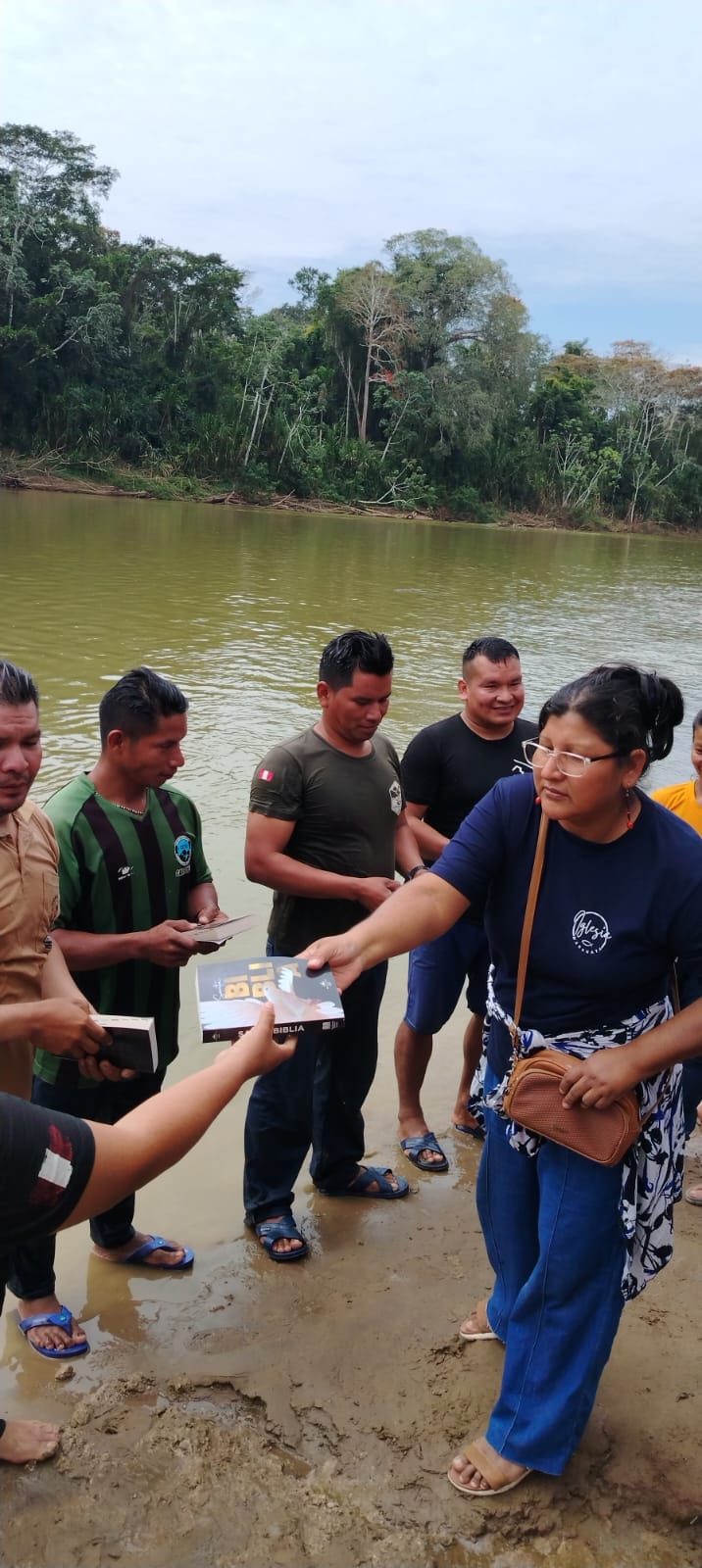 Puerto Nuevo Entrega de Biblias